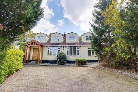 5 bedroom chalet for sale, Central Close, Hadleigh SS7