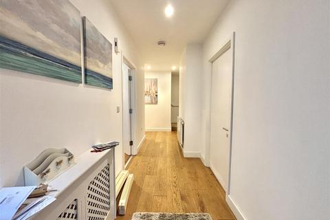 3 bedroom apartment to rent, London, SE10