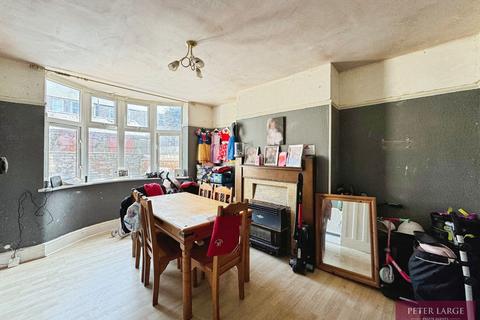 3 Aquarium Crescent, Rhyl, LL18 1PL