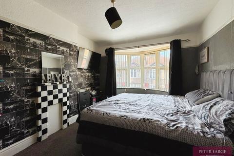 3 Aquarium Crescent, Rhyl, LL18 1PL