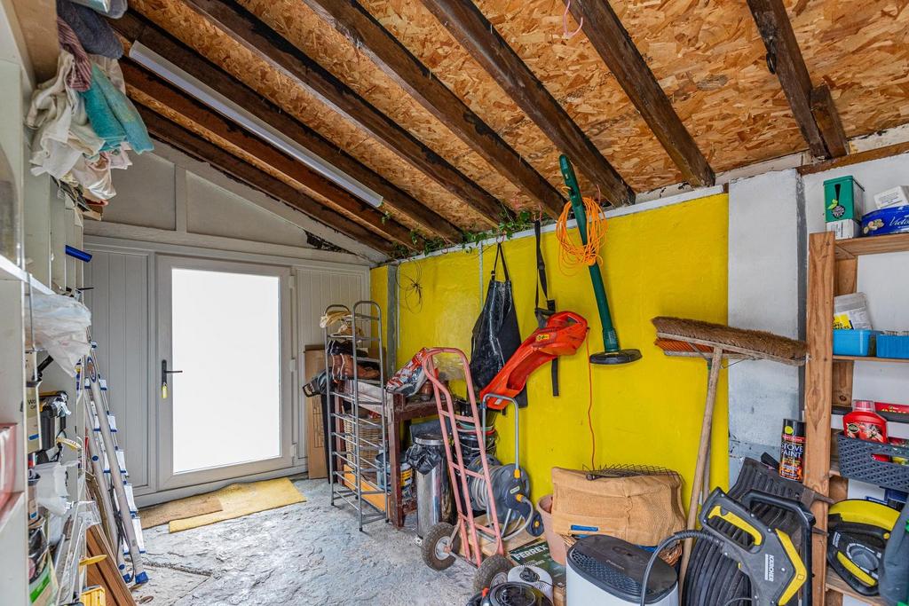 Store/Garage