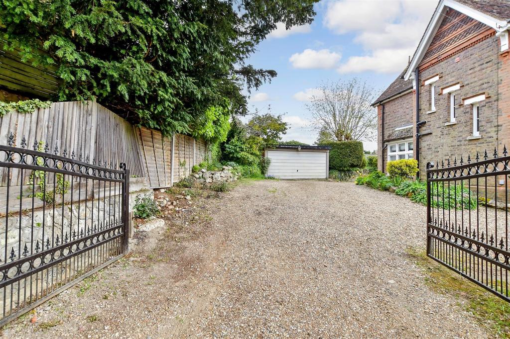 Driveway/Parking
