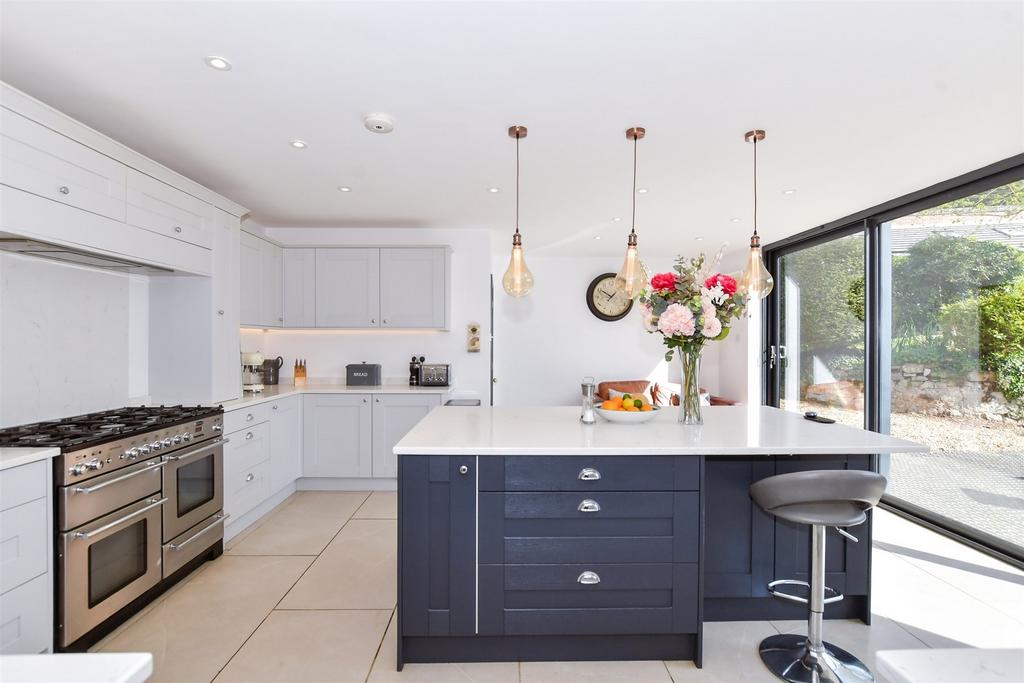 Kitchen/ Breakfast Room