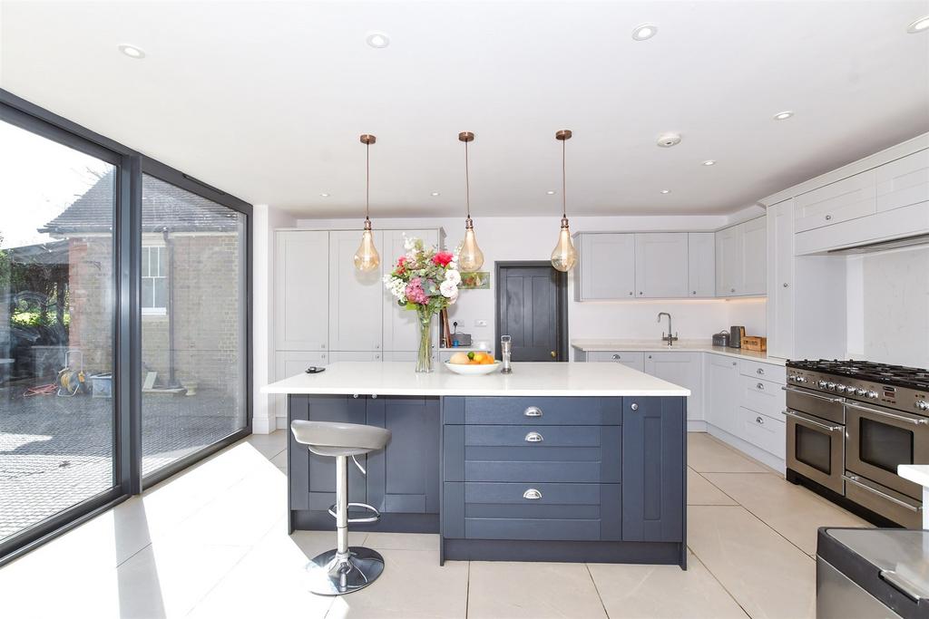 Kitchen/ Breakfast Room