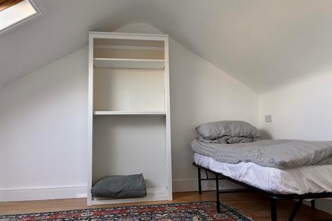1 bedroom flat to rent, Waller Road, London SE14