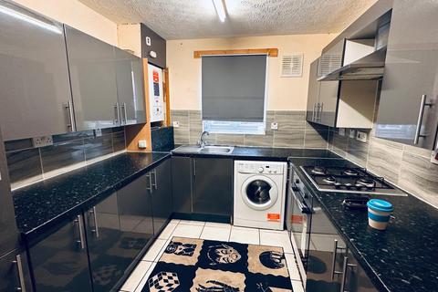 4 bedroom house to rent, Tollgate Road, London E6