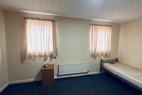 4 bedroom house to rent, Tollgate Road, London E6