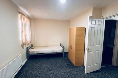 4 bedroom house to rent, Tollgate Road, London E6