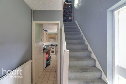 3 bedroom terraced house to rent, Colne Way, Northampton