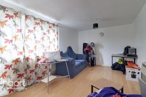 3 bedroom terraced house to rent, Colne Way, Northampton
