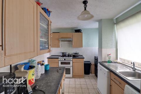 3 bedroom terraced house to rent, Colne Way, Northampton