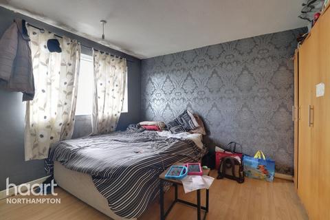 3 bedroom terraced house to rent, Colne Way, Northampton