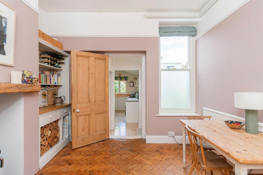 G8 F9 FERSD - Dining Room D.jpg