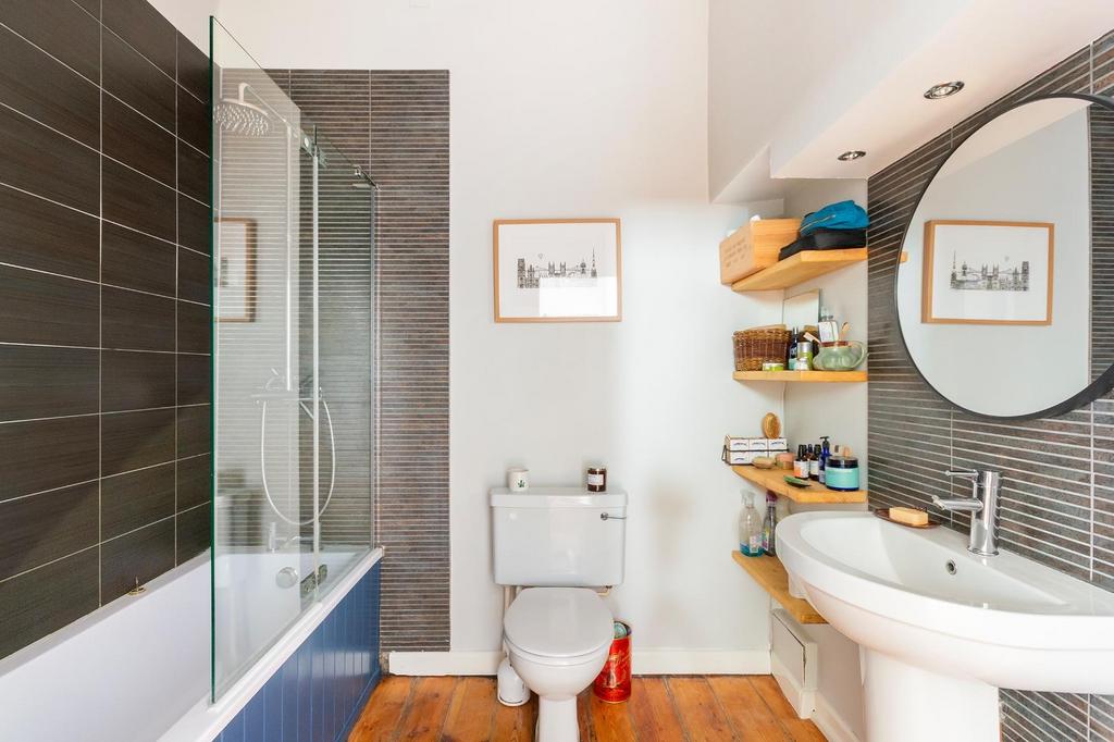 G8 F9 FERSD - Bathroom B.jpg