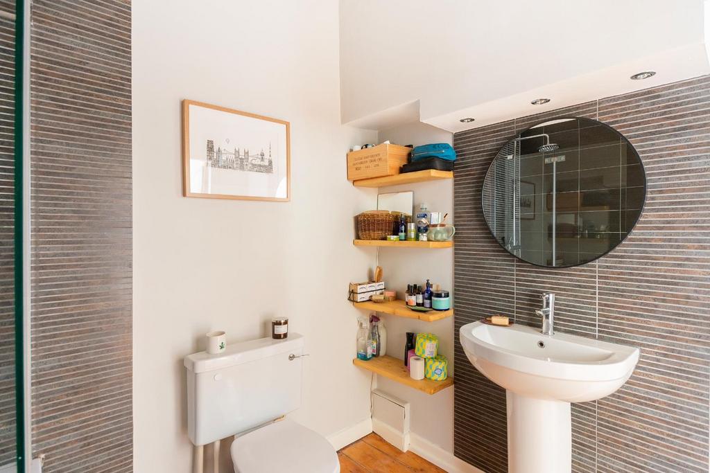 G8 F9 FERSD - Bathroom A.jpg