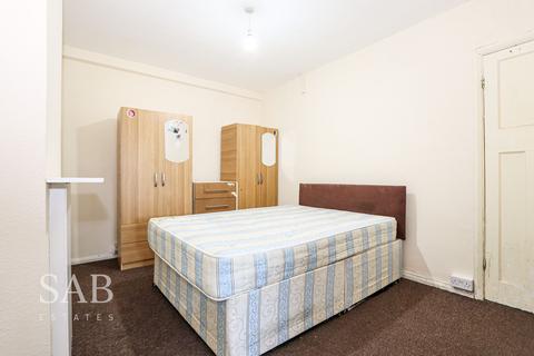 4 bedroom flat to rent, Ruislip Road, Greenford, UB6