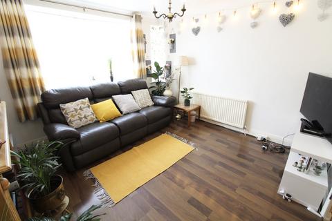 3 bedroom semi-detached house to rent, Glebe Road, PETERBOROUGH PE2