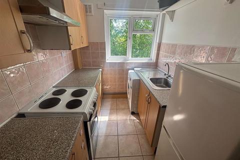 2 bedroom flat to rent, Wake Green Road, Birmingham