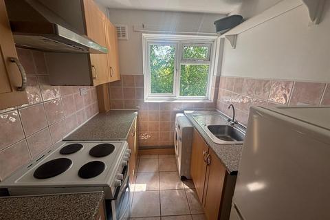 2 bedroom flat to rent, Wake Green Road, Birmingham