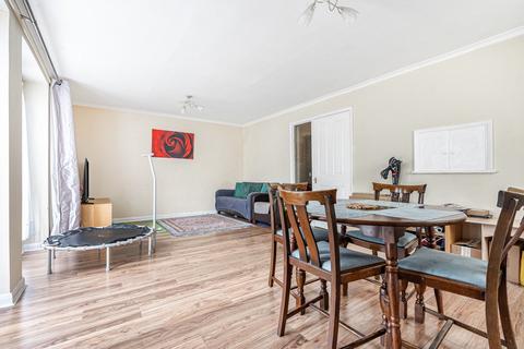 2 bedroom apartment for sale, Greenlands Road, Staines-upon-Thames, TW18