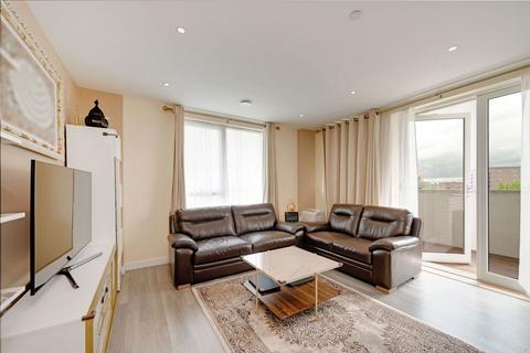 2 bedroom flat for sale, Avenue Road, London W3