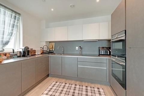 2 bedroom flat for sale, Avenue Road, London W3