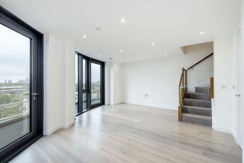2 bedroom flat for sale, Goodwin Street, London N4