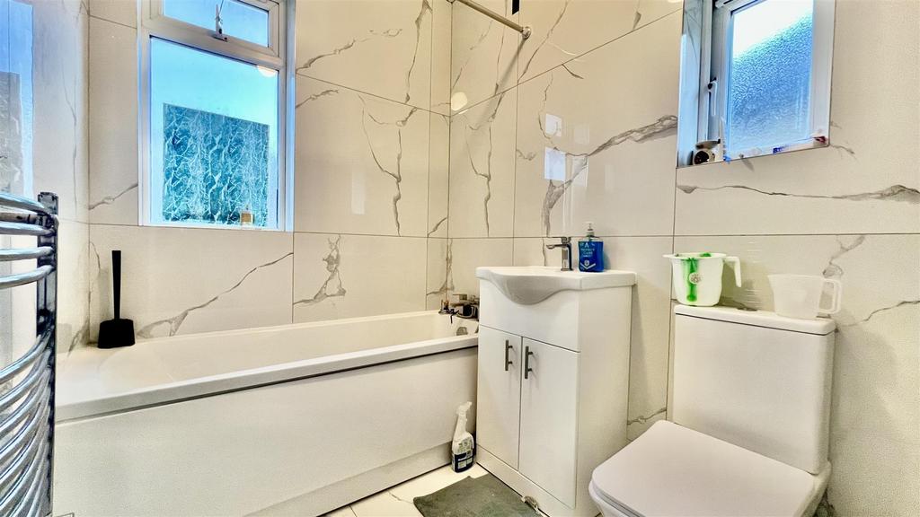 Family Bathroom/ WC