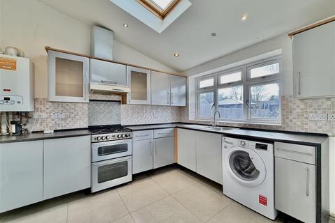 3 bedroom semi-detached house to rent, Station Road, Hounslow TW3