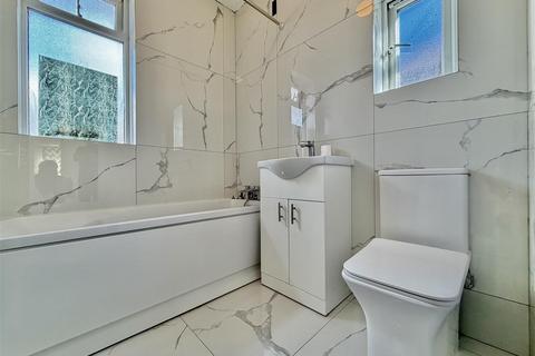 3 bedroom semi-detached house to rent, Station Road, Hounslow TW3
