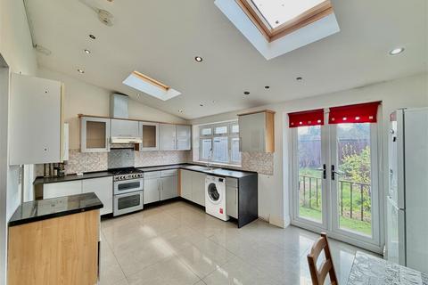 3 bedroom semi-detached house to rent, Station Road, Hounslow TW3