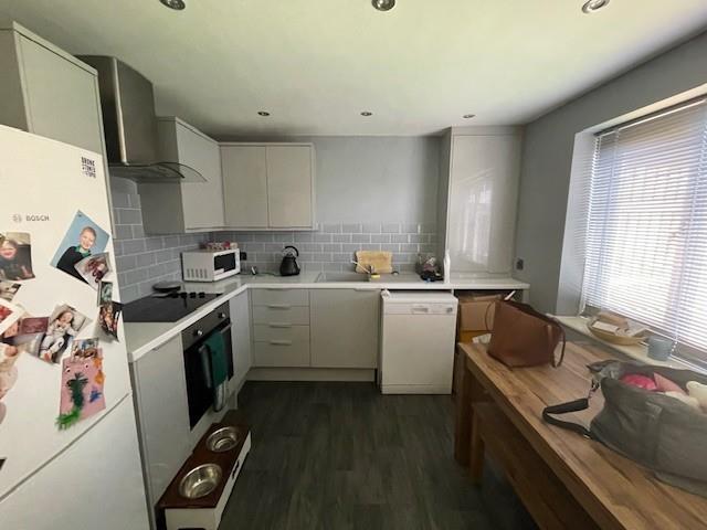 Kitchen 2.jpg
