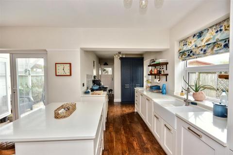 26 Broad Road, Eastbourne, BN20 9QU