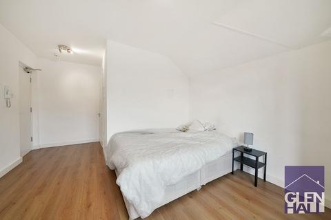 93 Waterfall Road, London, N11 1BT
