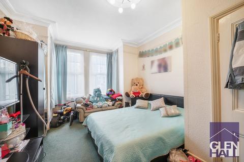 35 Hardwicke Road, London, N13 4SL