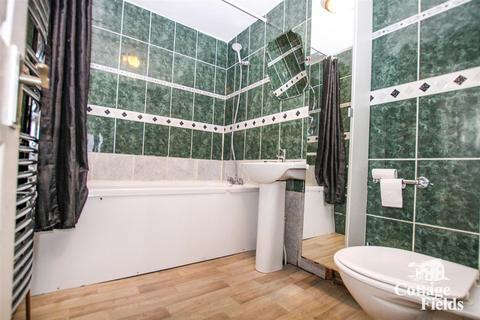 3 bedroom house to rent, Mayfield Road, London, E4