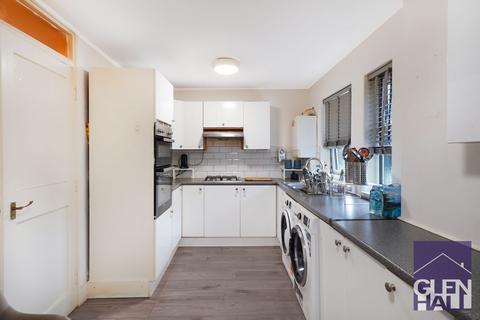 32 Whitmore Close, London, N11 1PB