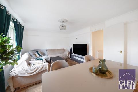 32 Whitmore Close, London, N11 1PB
