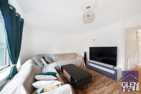 32 Whitmore Close, London, N11 1PB