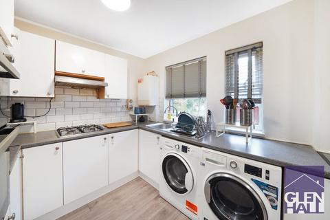 32 Whitmore Close, London, N11 1PB