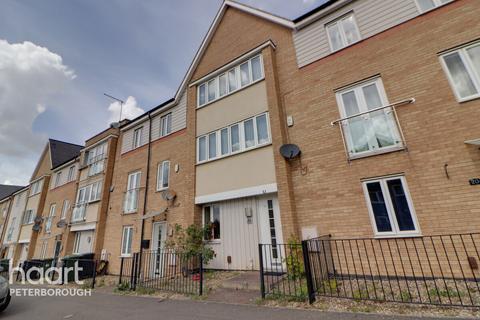 4 bedroom terraced house to rent, Clayburn Road, Peterborough