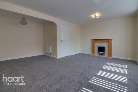 4 bedroom terraced house to rent, Clayburn Road, Peterborough