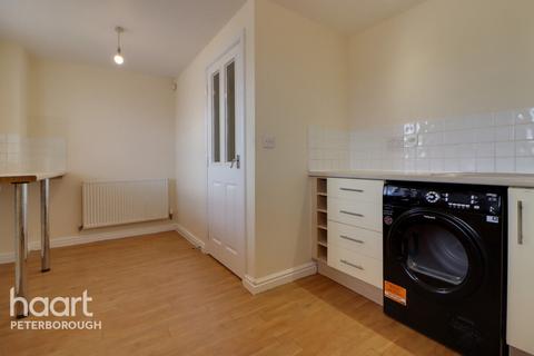 4 bedroom terraced house to rent, Clayburn Road, Peterborough