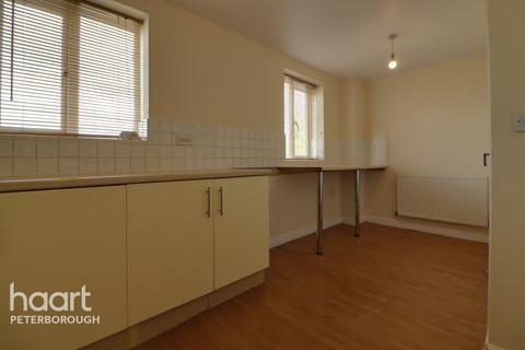 4 bedroom terraced house to rent, Clayburn Road, Peterborough