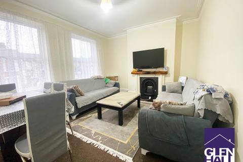 3 bedroom flat for sale, Holly Park Road, London N11