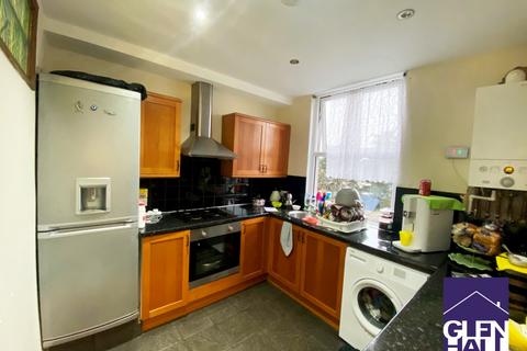 3 bedroom flat for sale, Holly Park Road, London N11