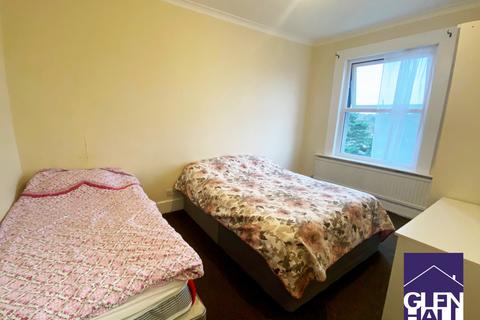 3 bedroom flat for sale, Holly Park Road, London N11