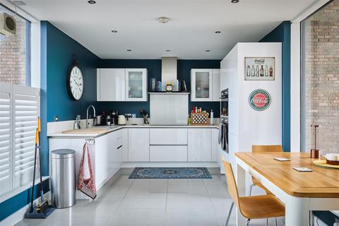 2 bedroom detached house for sale, Clove Hitch Quay, Battersea, SW11