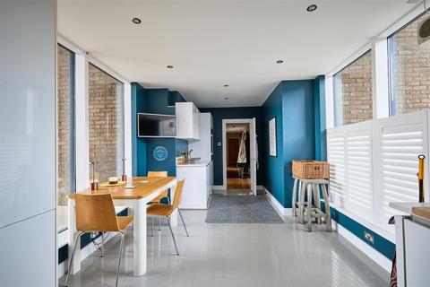 2 bedroom detached house for sale, Clove Hitch Quay, Battersea, SW11