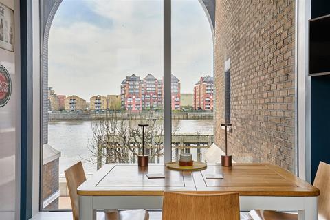 2 bedroom detached house for sale, Clove Hitch Quay, Battersea, SW11